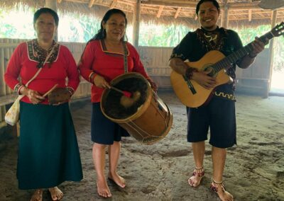 Grupo musical en Sacha Waysa